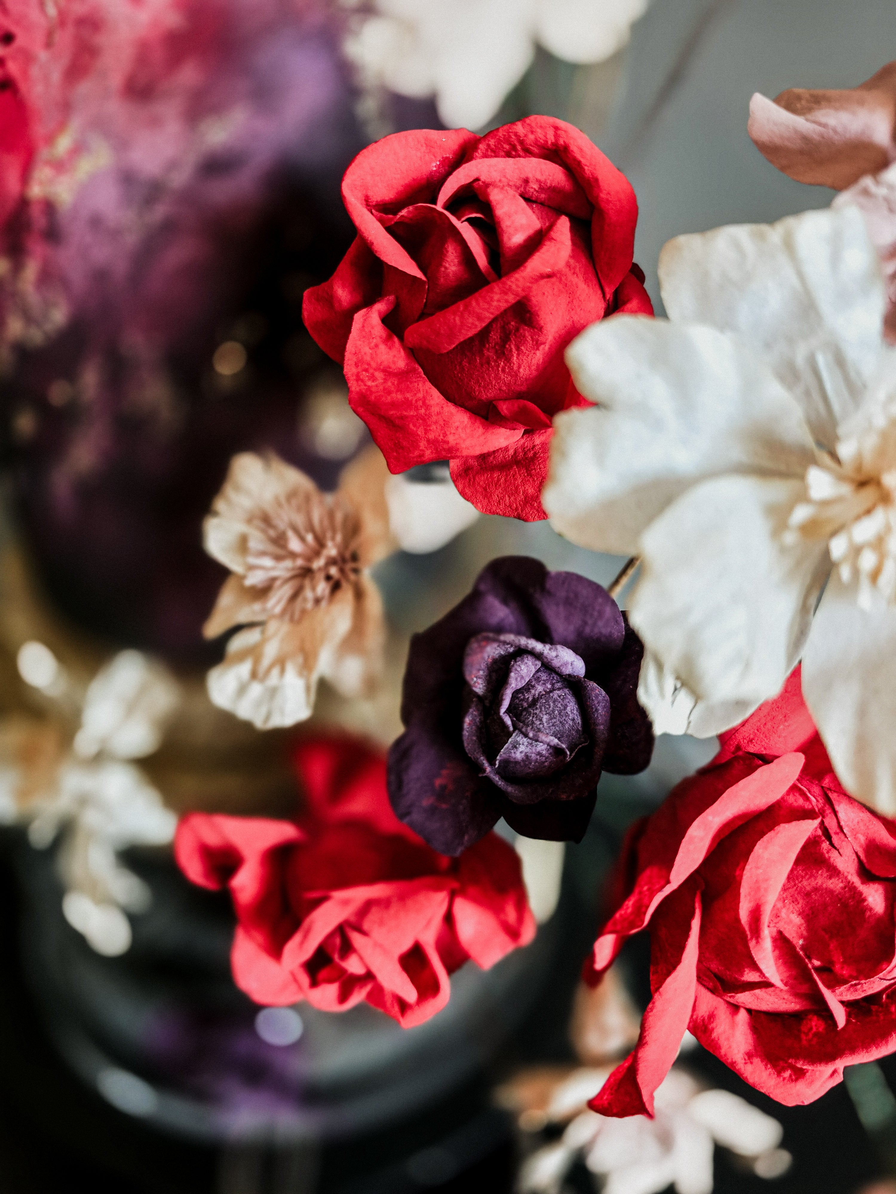Pre-cut wafer paper petals for flowers